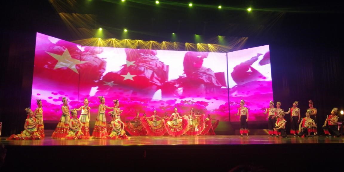 音乐系师生《经典歌曲联唱》参加演出现场