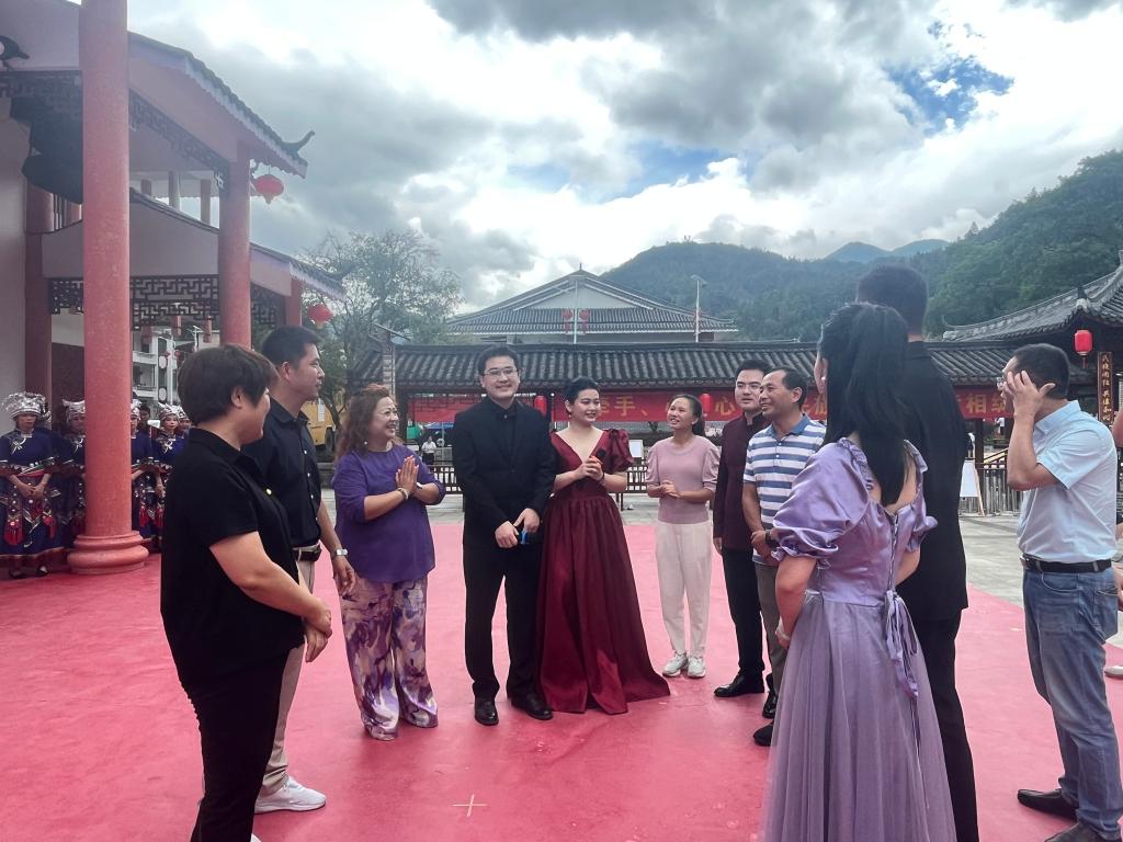 李辉副校长看望音乐系艺术团师生
