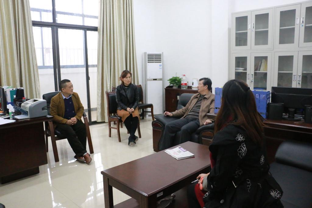 何副校长听取汇报